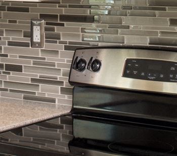 An appealing glass tile backsplash